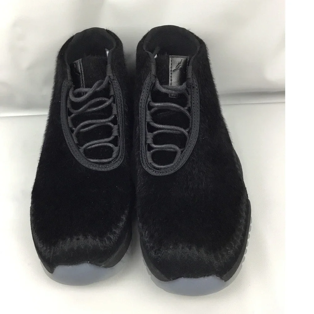 Nike Air Jordan Future Lifestyle Fur Womens Sz 7 Black Sneakers Shoes AR0726-006
